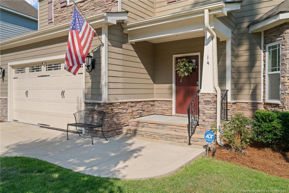 14 Valley Brook Ln Spring Lake, NC 28390