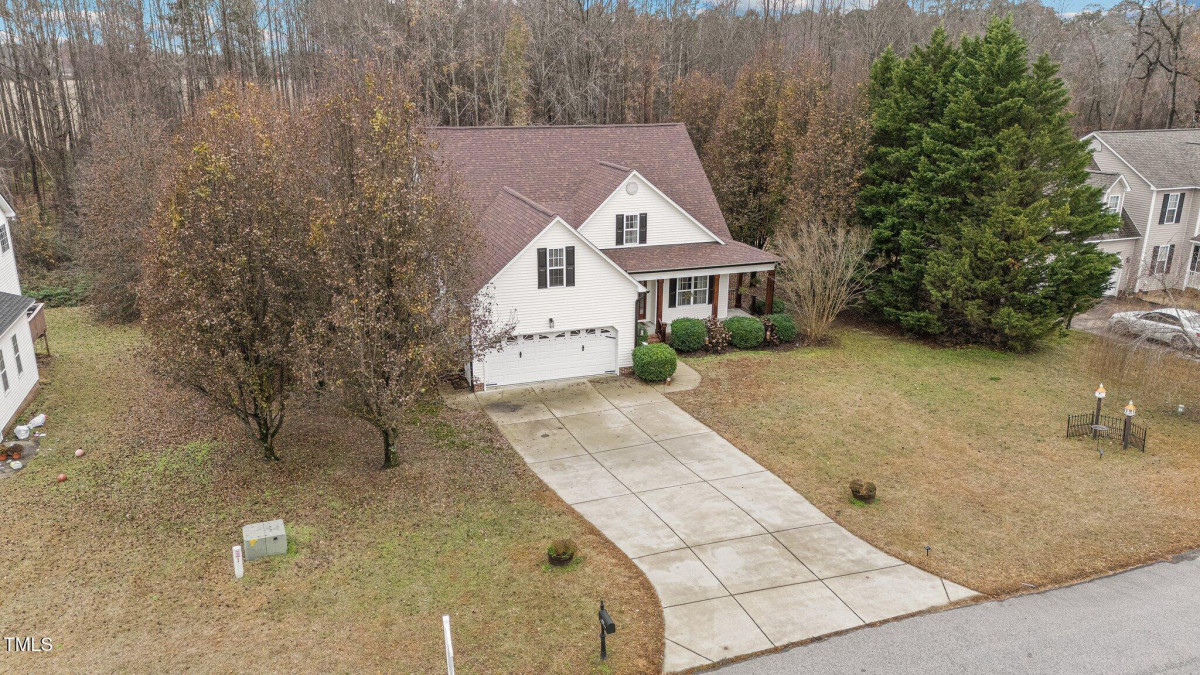 2072 Rowland Pond Dr Willow Springs, NC 27592