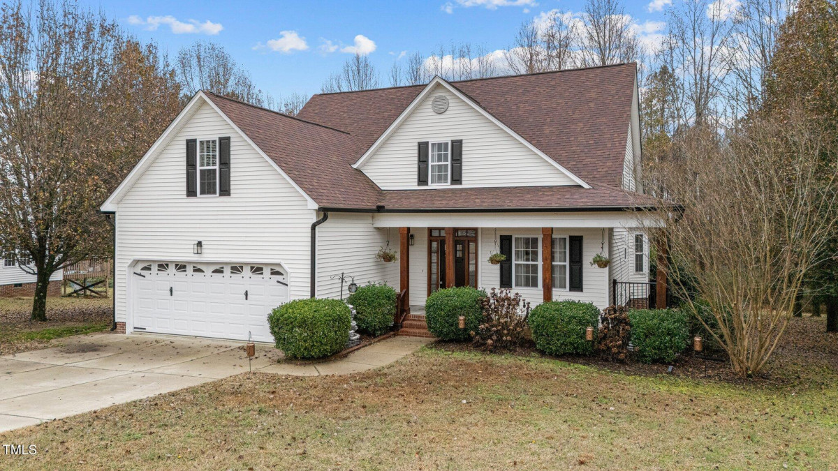 2072 Rowland Pond Dr Willow Springs, NC 27592