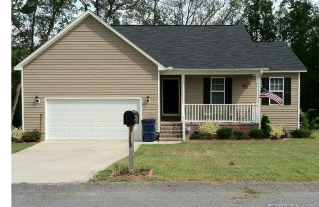 243 Hunters Creek Dr Raeford, NC 28376