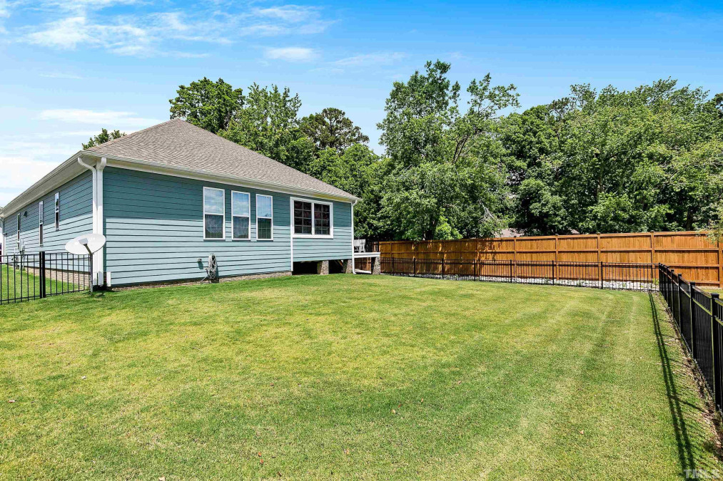 1208 Lassiter Hill Ln Fuquay Varina, NC 27526