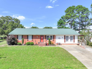 105 Holly Ave Dunn, NC 28334