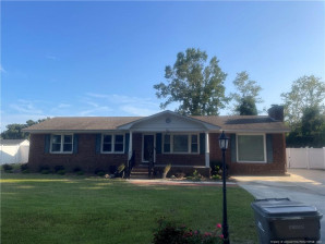 423 Poplar St Bladenboro, NC 28320