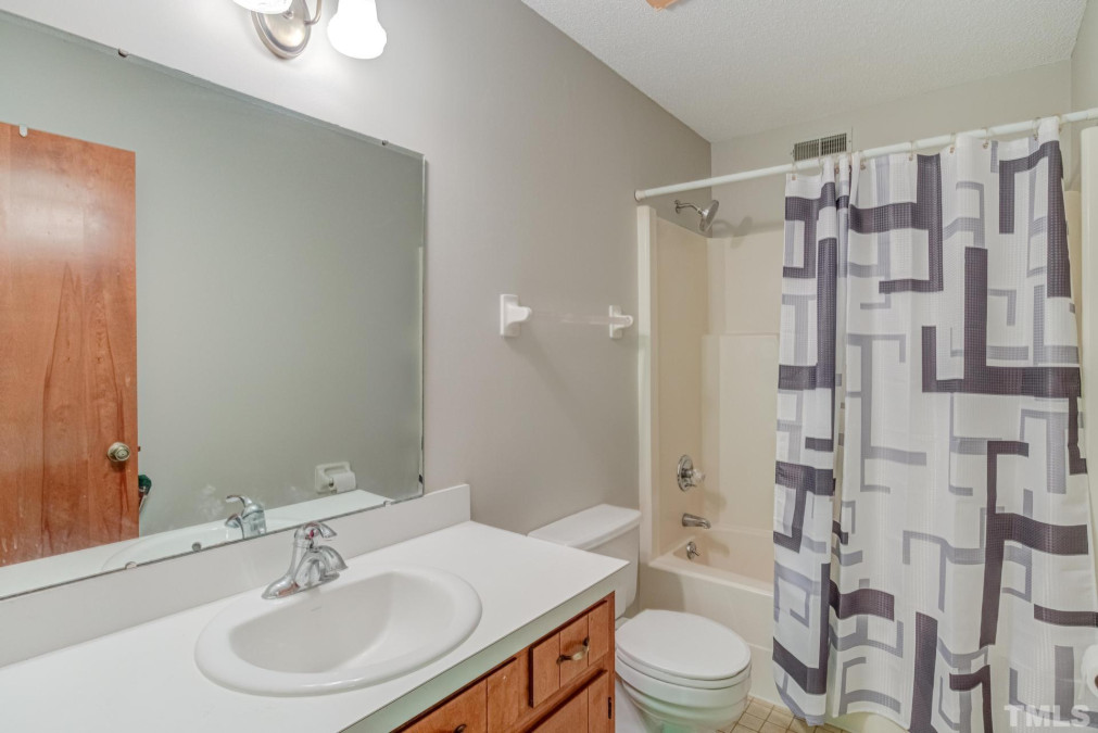 5519 Quail Hollow Dr Hillsborough, NC 27278