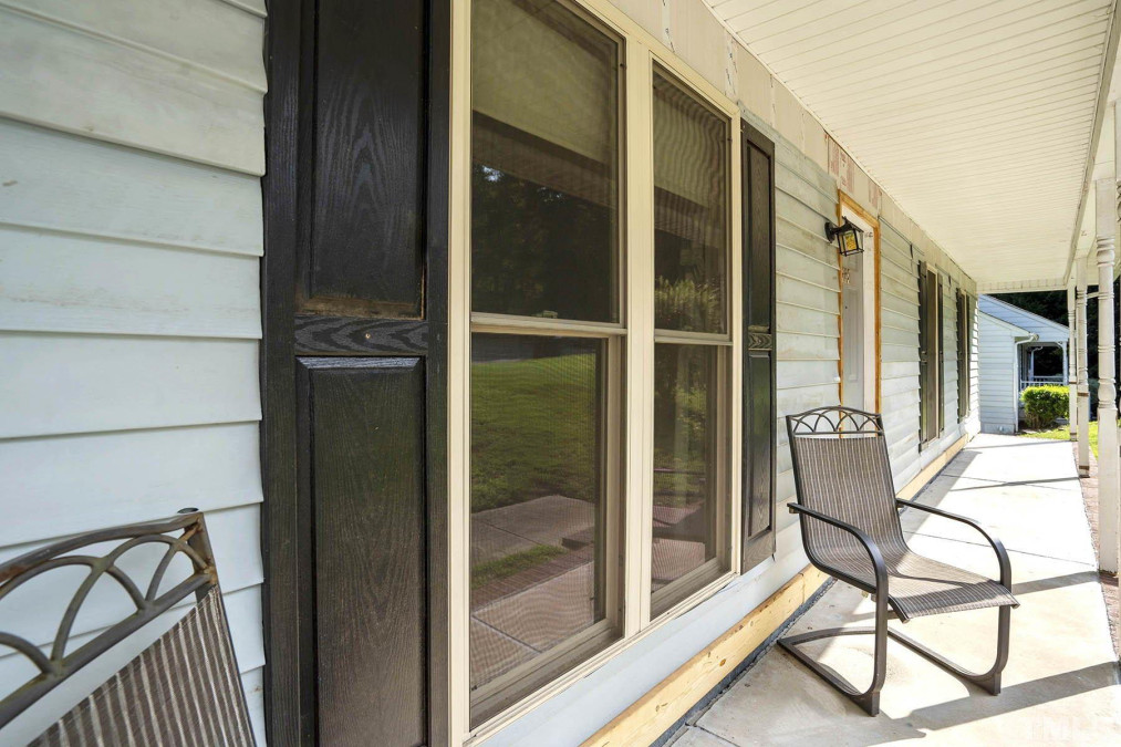 839 Riverbark Ln Durham, NC 27703