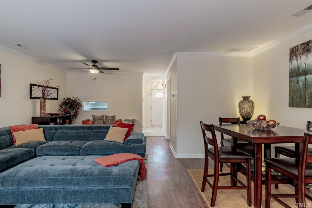 5621 Split Oak Way Raleigh, NC 27609