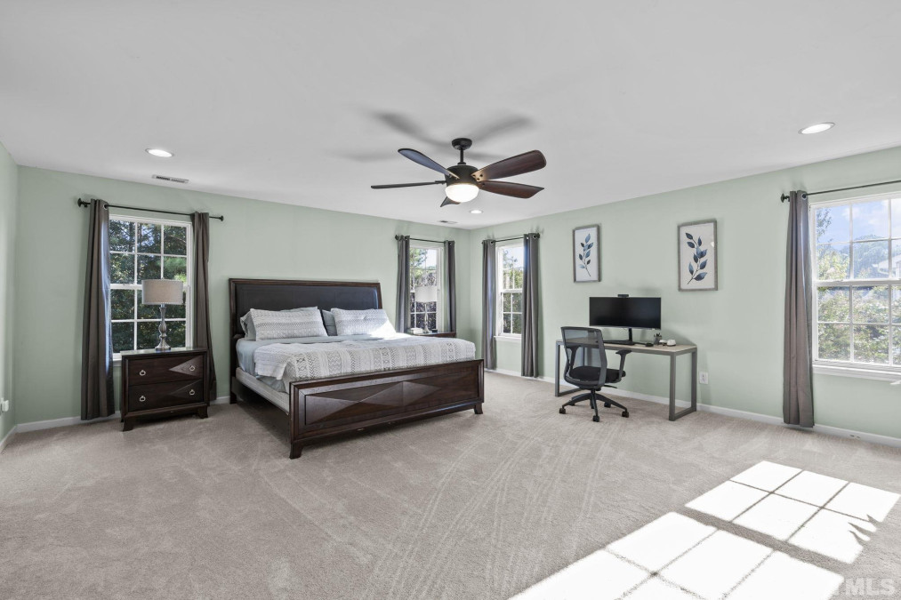 1724 Mclaurin Ln Fuquay Varina, NC 27526