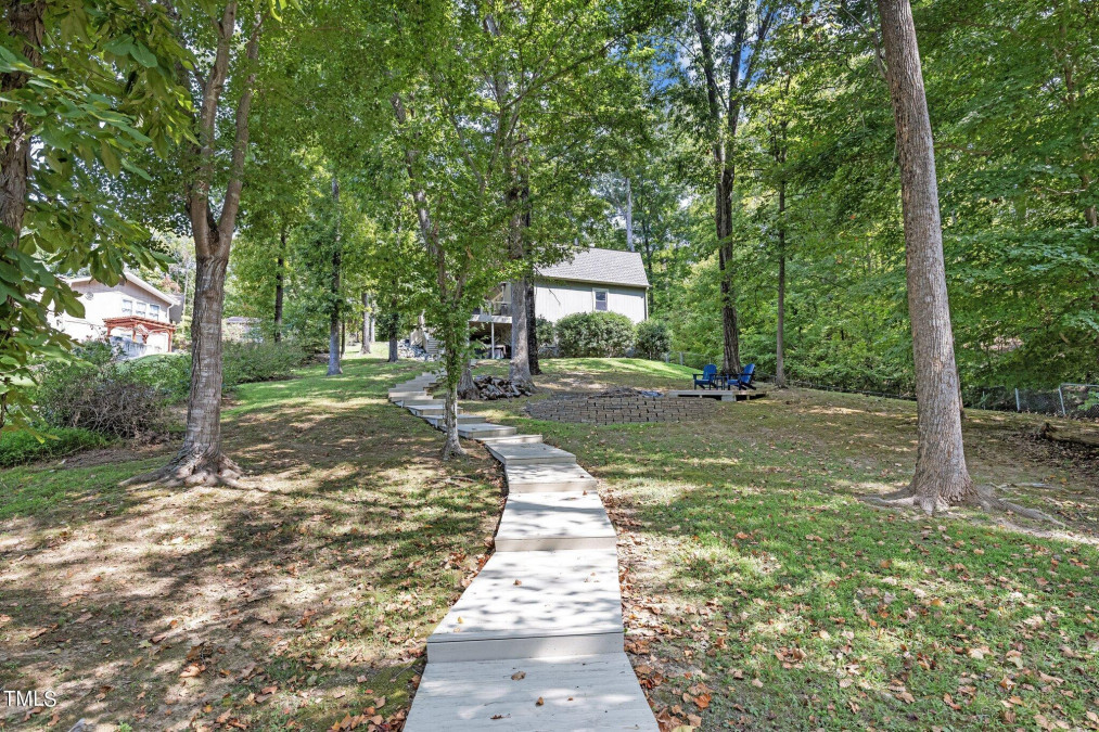 47 Cottonwood Trl Leasburg, NC 27291