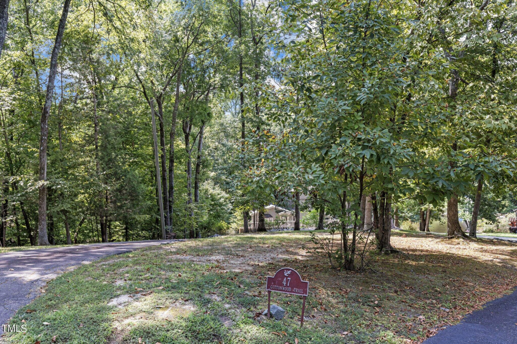 47 Cottonwood Trl Leasburg, NC 27291