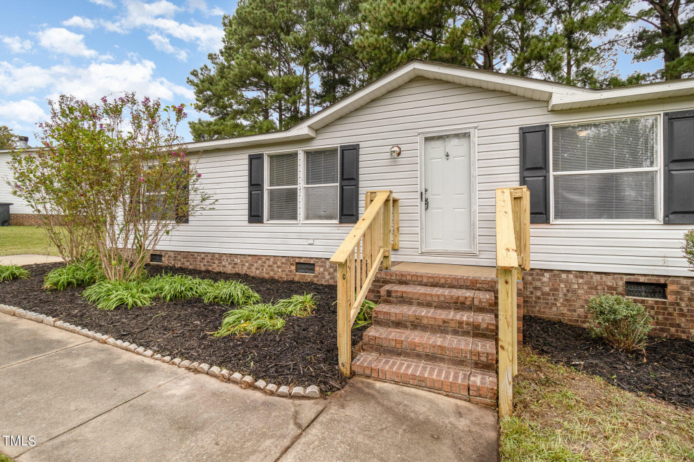 26 Londontown Dr Spring Lake, NC 28390