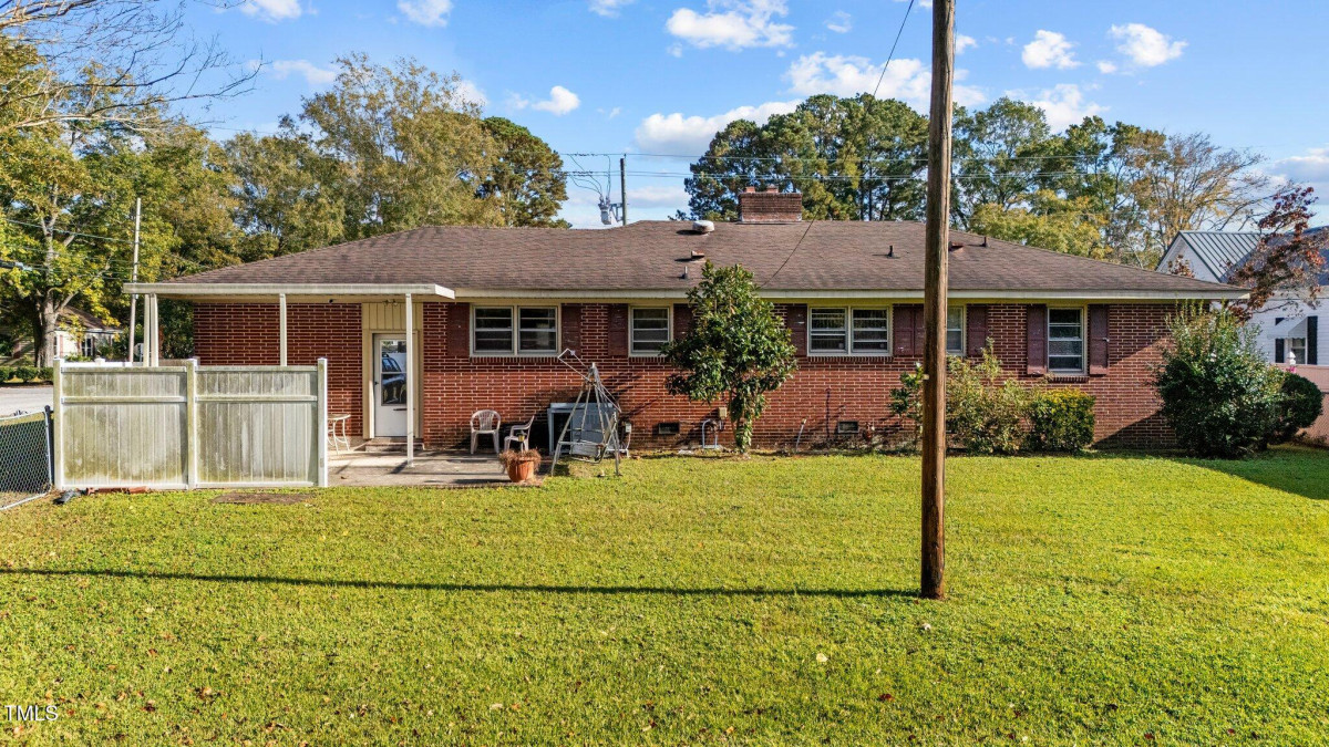 213 Brevard St Selma, NC 27576