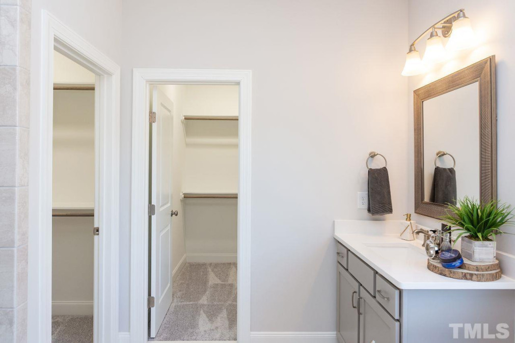 6829 Sleeping Meadow Ln Holly Springs, NC 27540