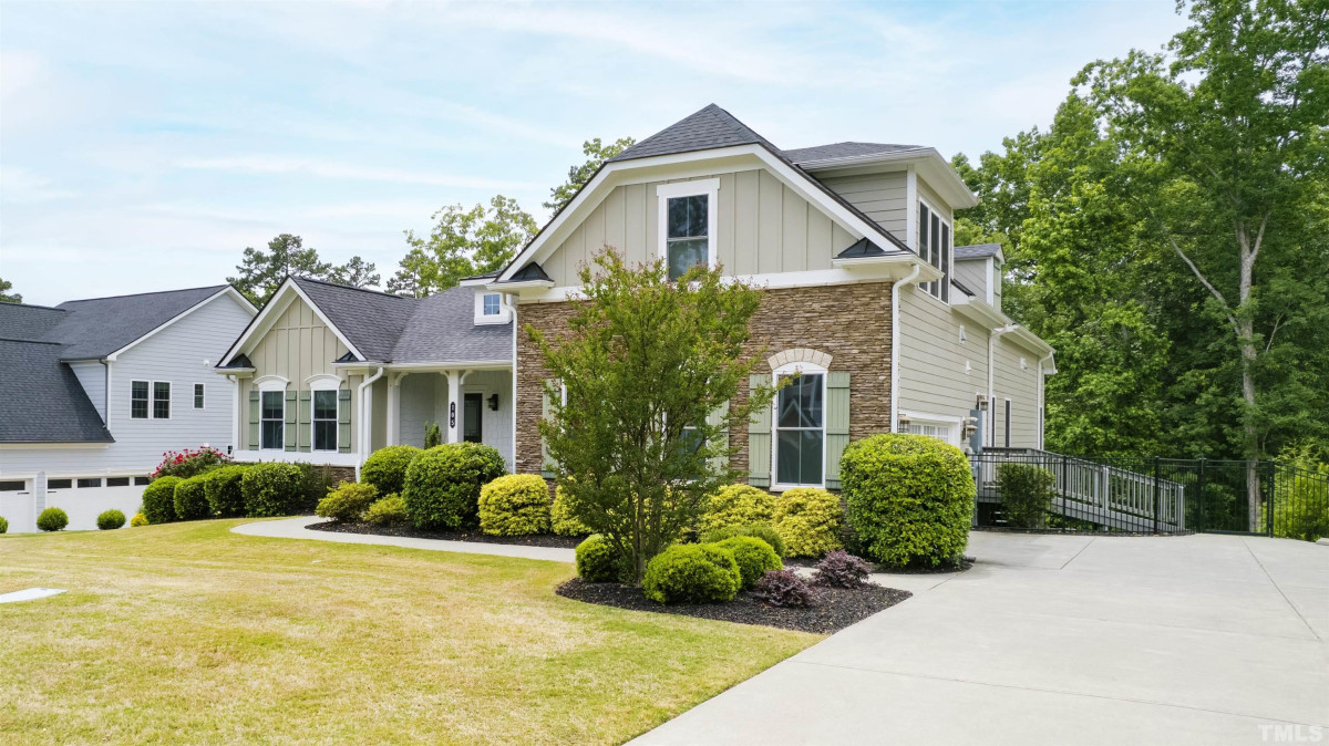 105 Lystra Grant Ct Chapel Hill, NC 27517