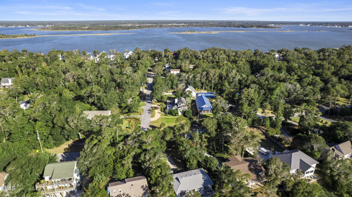 7316 Archers Creek Dr Emerald Isle, NC 28594