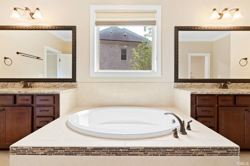 614 Legacy Falls Dr Chapel Hill, NC 27517