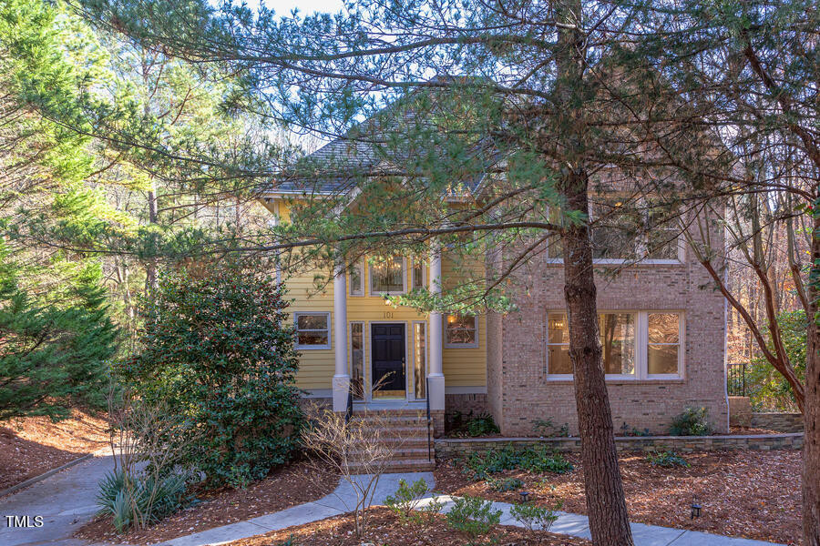 101 Songbird Ln Chapel Hill, NC 27514