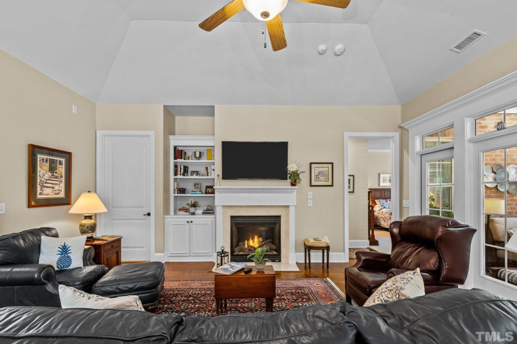 2 Calwell Creek Dr Chapel Hill, NC 27517