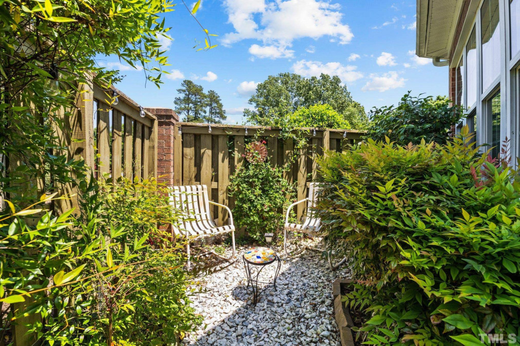 2 Calwell Creek Dr Chapel Hill, NC 27517