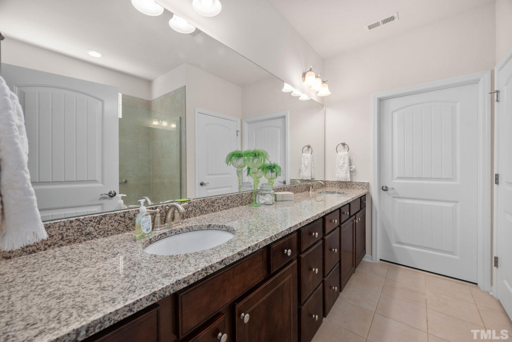 403 Farintosh Valley Ln Durham, NC 27703