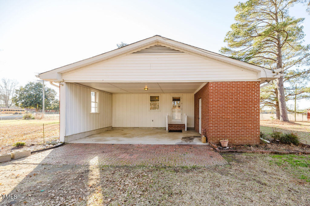 5413 Nc Highway 42 Elm City, NC 27822