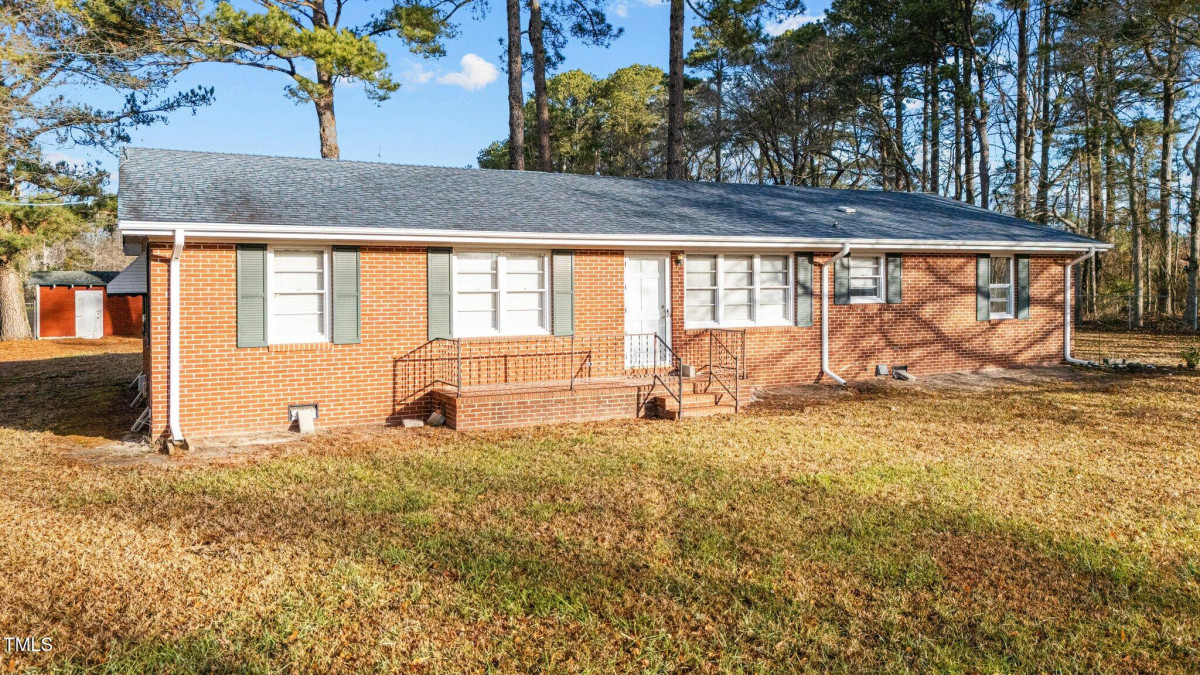 5413 Nc Highway 42 Elm City, NC 27822