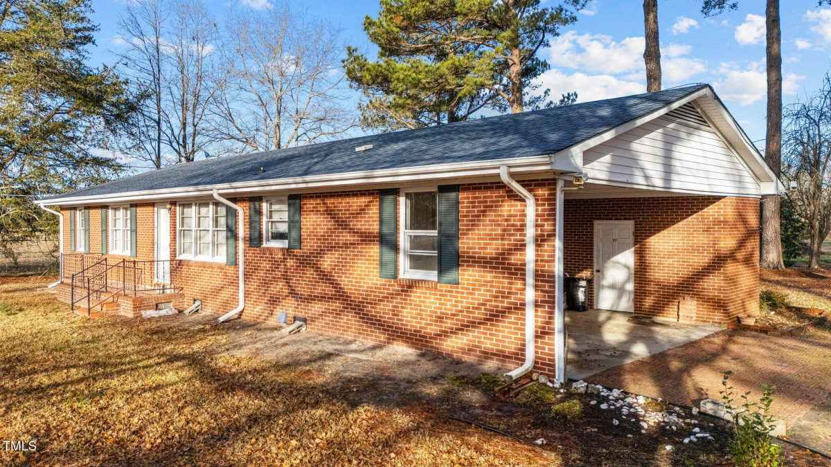 5413 Nc Highway 42 Elm City, NC 27822