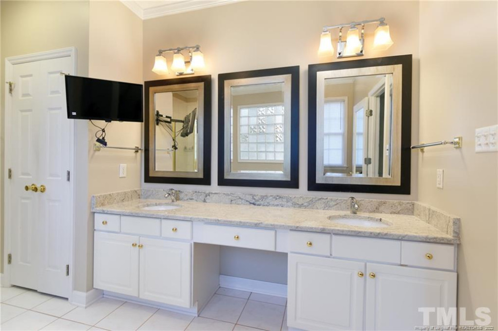 2243 Meadow Wood Dr Fayetteville, NC 28303