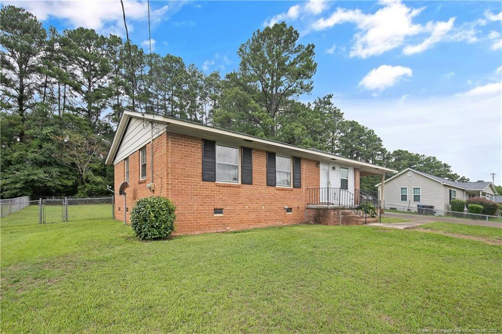 419 Wright St Raeford, NC 28376