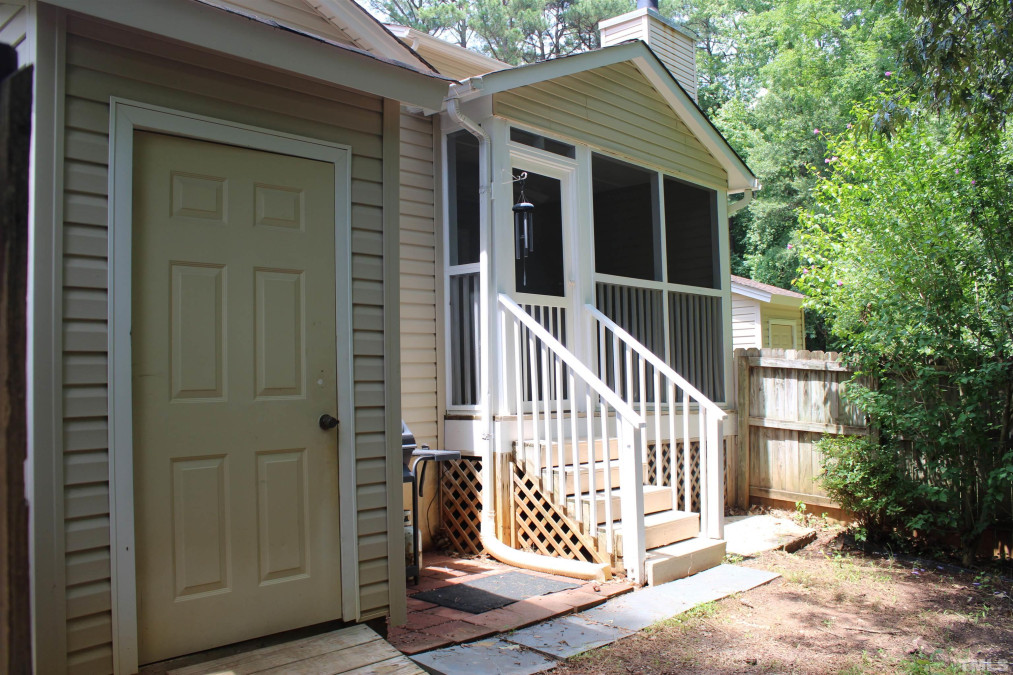 147 Lake Pine Dr, Cary, NC 27511 Raleigh Realty