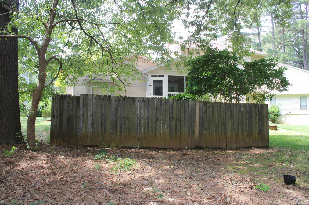 147 Lake Pine Dr, Cary, NC 27511 Raleigh Realty