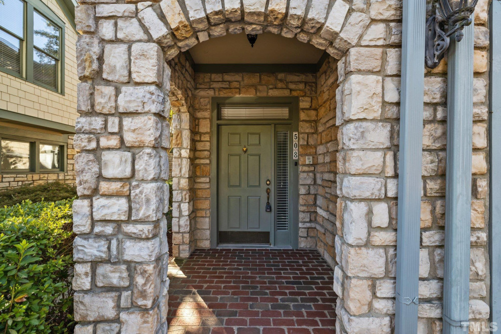 508 Presque Isle Ln Chapel Hill, NC 27514