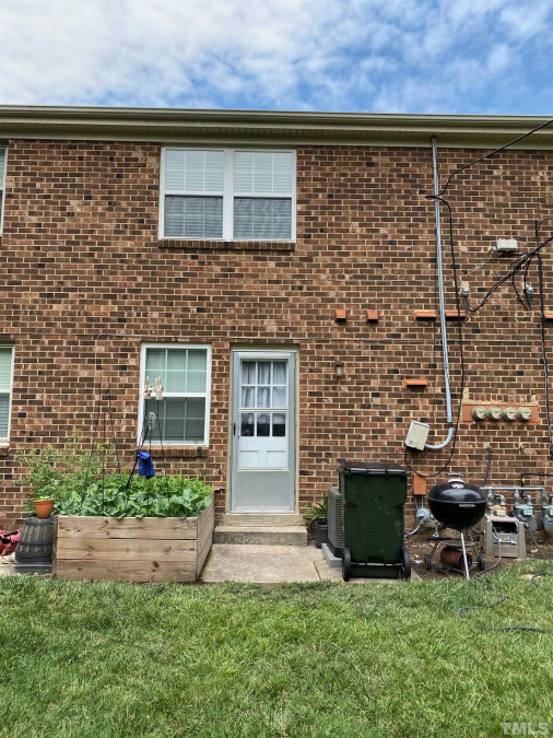 1002 Willow Dr Chapel Hill, NC 27514