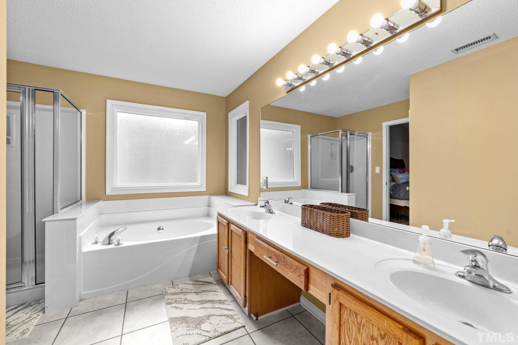 105 Winged Foot Ct Mebane, NC 27302