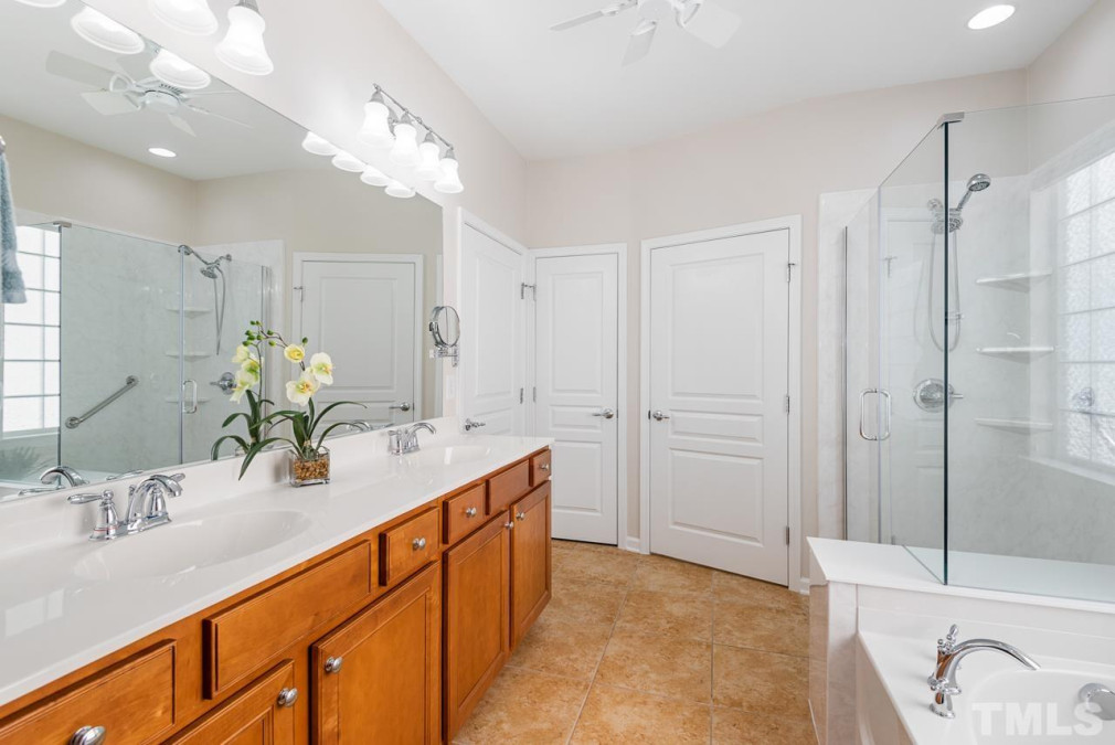 733 Eldridge Loop Cary, NC 27519