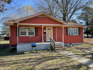 205 Noble St Selma, NC 27576