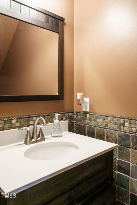 105 Kenmont Dr Holly Springs, NC 27540
