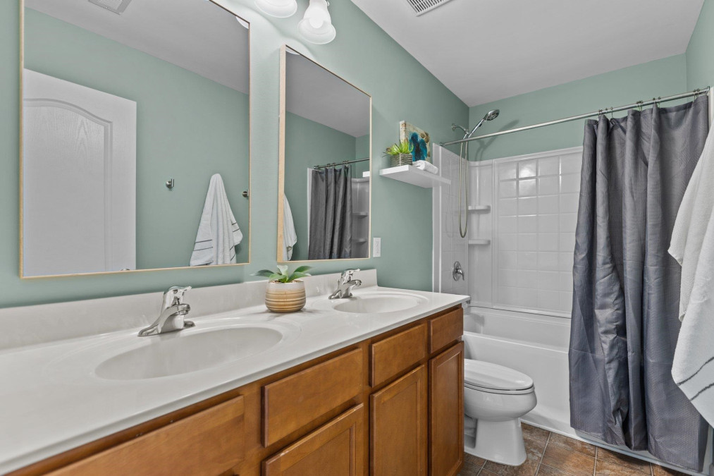108 Shorehouse Way Holly Springs, NC 27540