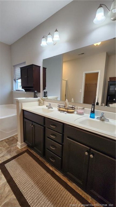 1323 Vandenberg Dr Fayetteville, NC 28312