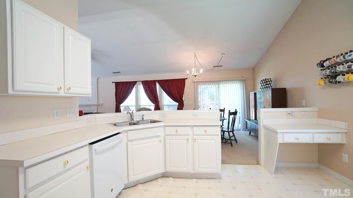 109 Saddle River Rd Apex, NC 27502
