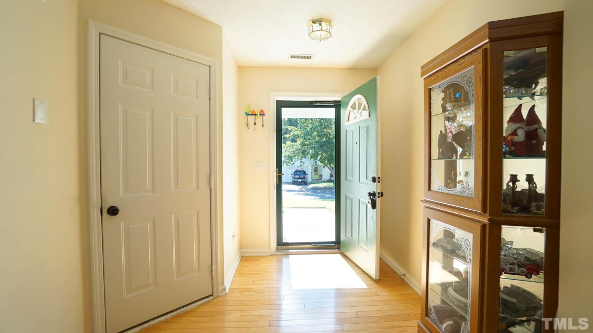 109 Saddle River Rd Apex, NC 27502