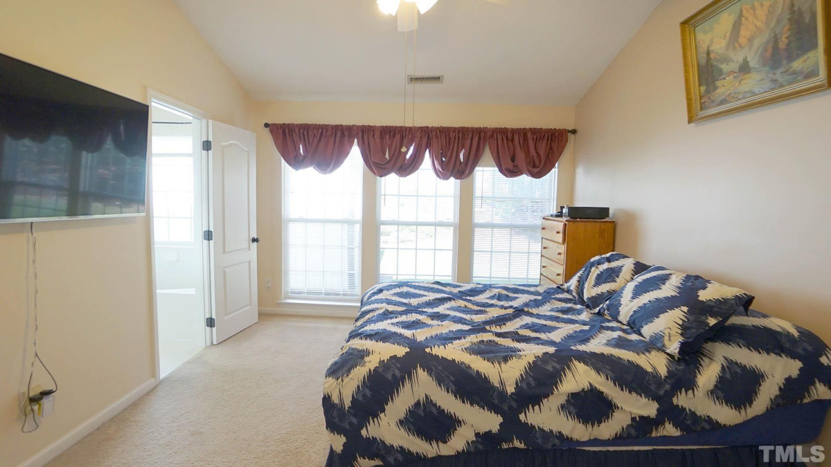 109 Saddle River Rd Apex, NC 27502