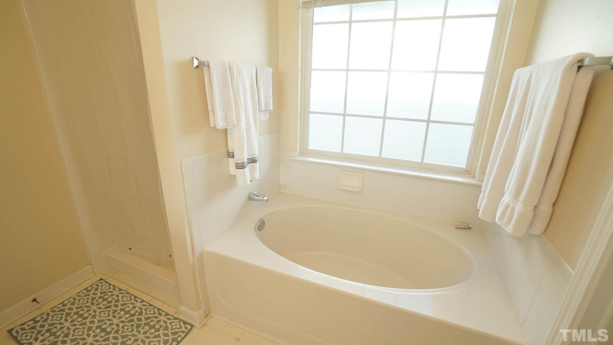 109 Saddle River Rd Apex, NC 27502
