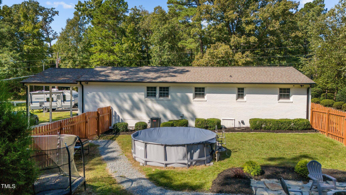 1734 Nc 242 Hw Benson, NC 27504