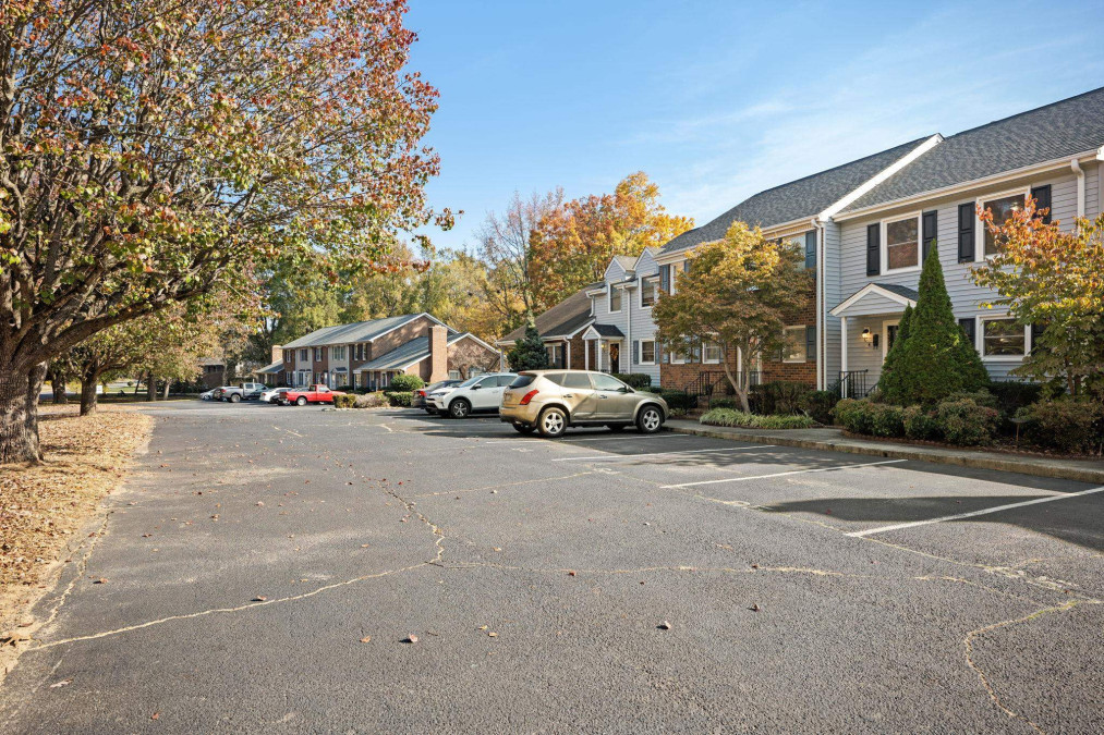 2202 Huntington Burlington, NC 27215