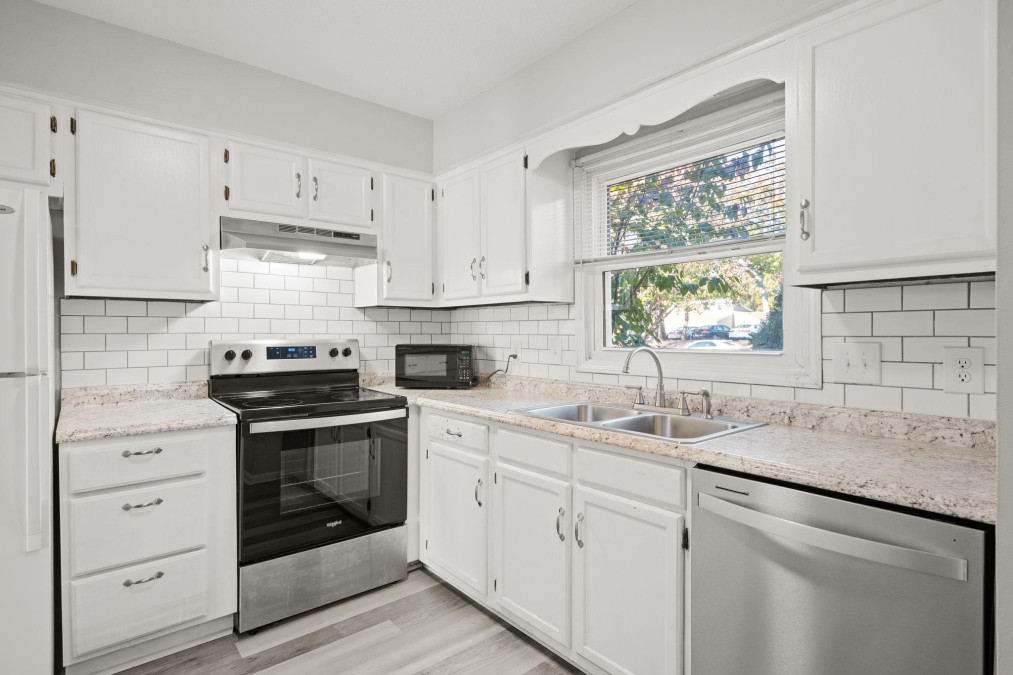 2202 Huntington Burlington, NC 27215