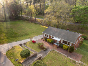 40 Circle Dr Chapel Hill, NC 27516