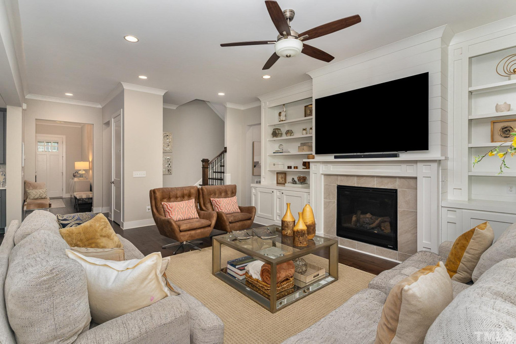 1121 Queensdale Dr, Cary, NC 27519 Raleigh Realty