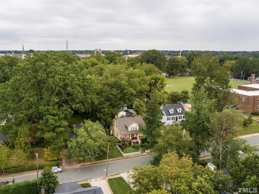 529 Hillcrest Ave Burlington, NC 27215