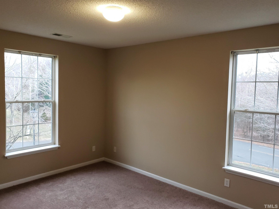 3010 Winston Dr Burlington, NC 27215