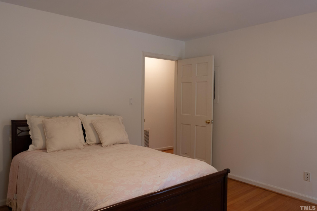 811 Emory Dr Chapel Hill, NC 27517